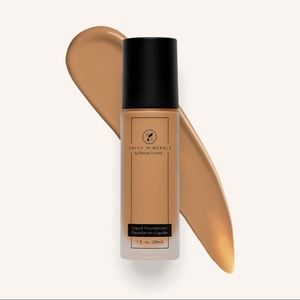 Discontinued Savvy Minerals Hazelnut Liquid Foundation